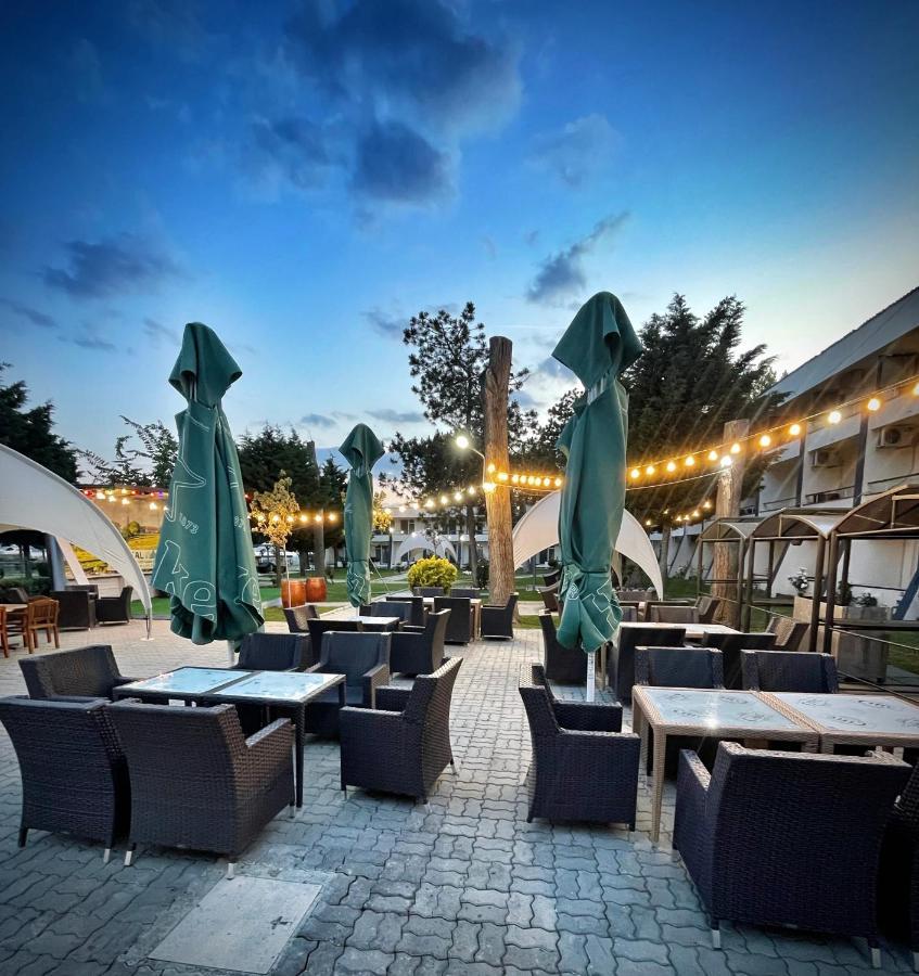 Voila Mamaia Hotel Exterior foto