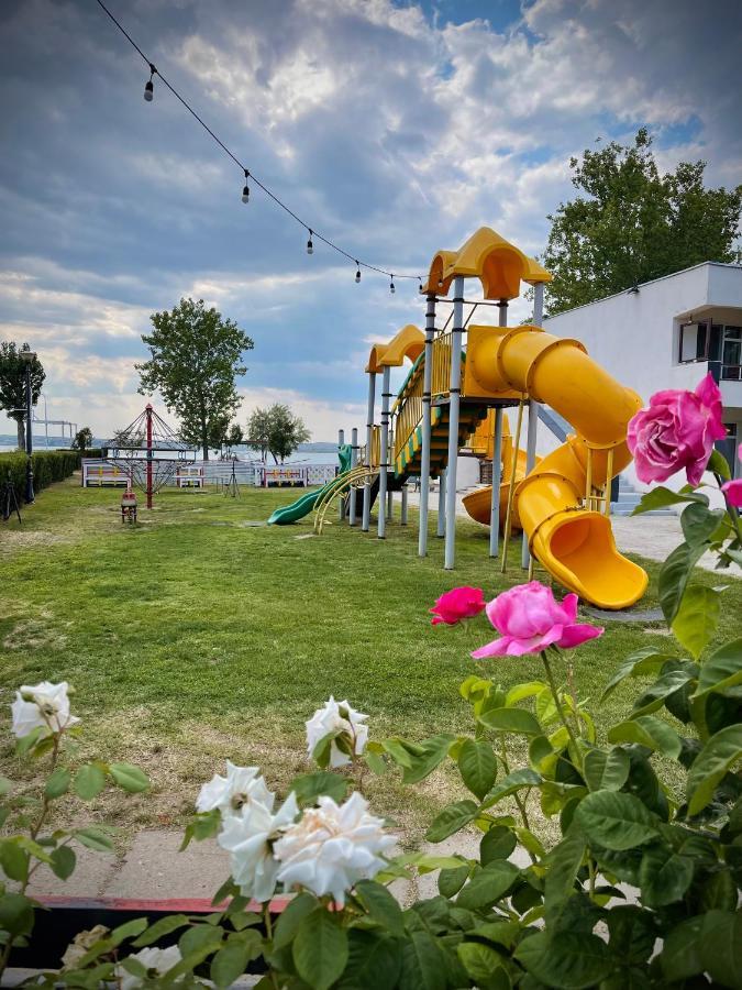Voila Mamaia Hotel Exterior foto
